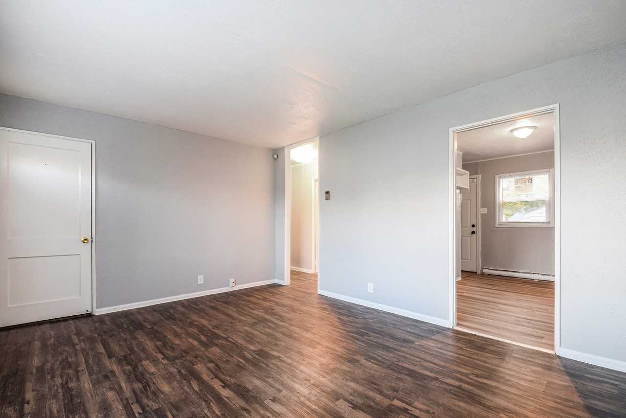 526 S Edison Ave - Photo 3 of 17