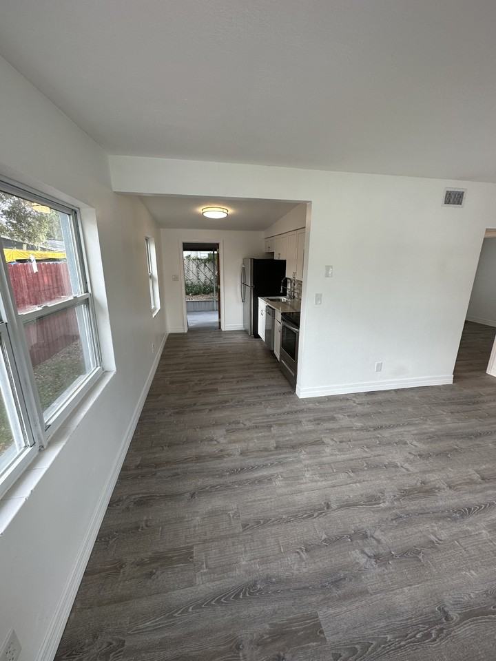 2383 Chaucer St #NA - Photo 4 of 22