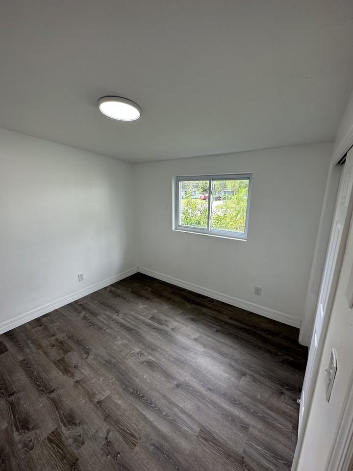 2383 Chaucer St #NA - Photo 6 of 22