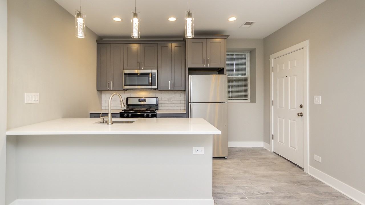 1055 N Wolcott Ave #GF - Photo 4 of 10