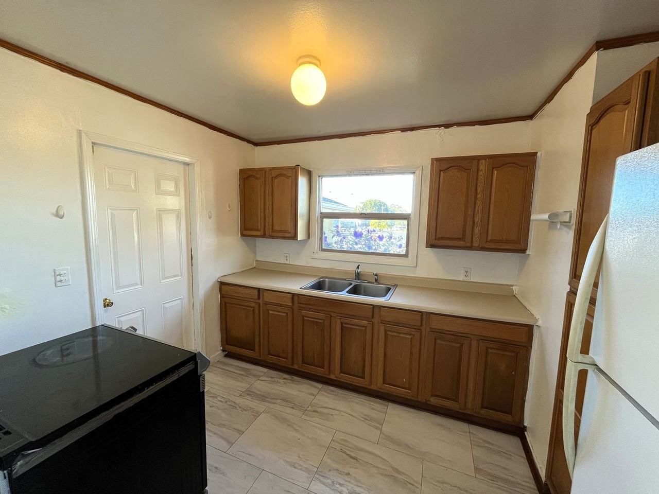 905 West Harris Street - Photo 5 of 17