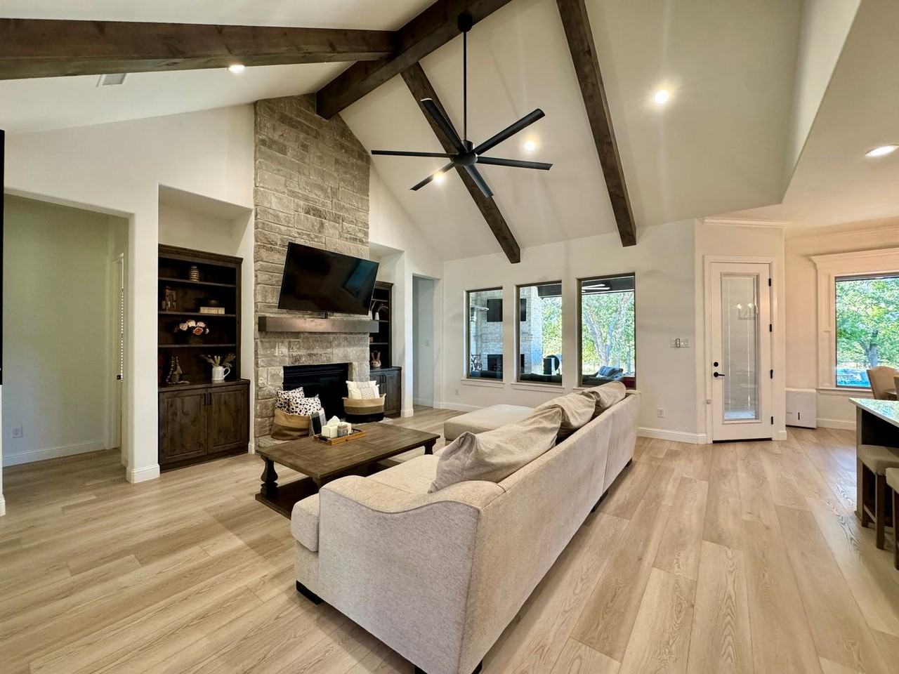 412 Lake Arbor Dr - Photo 4 of 41