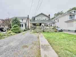 featured image of 336 Queenston St