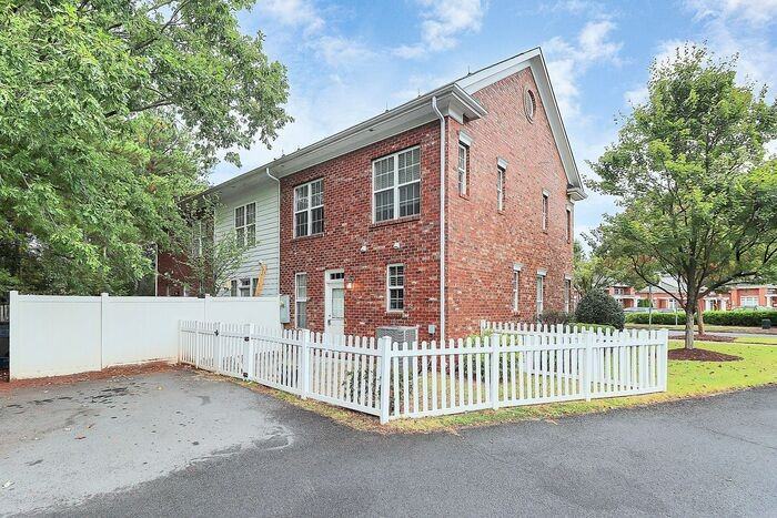 9845 Longstone Ln - Photo 4 of 31