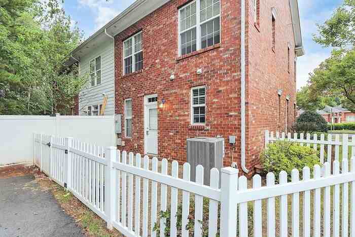 9845 Longstone Ln - Photo 5 of 31