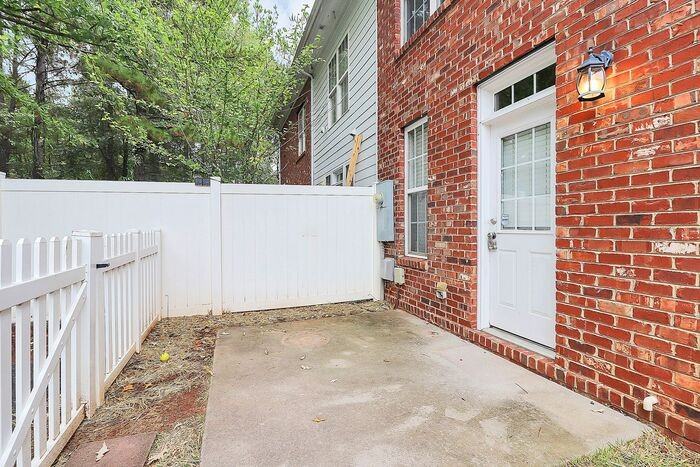 9845 Longstone Ln - Photo 7 of 31