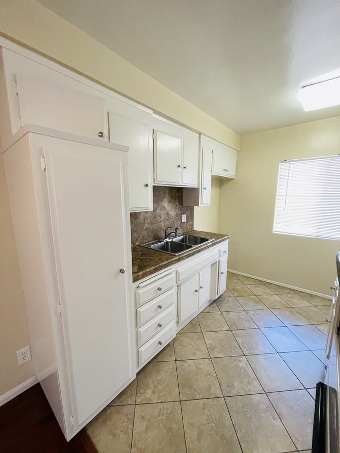 949 North Alfred Street #8 - Photo 3 of 8