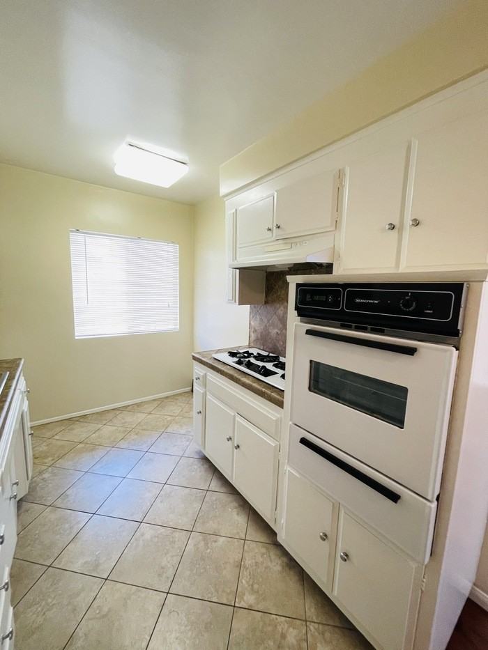 949 North Alfred Street #8 - Photo 4 of 8