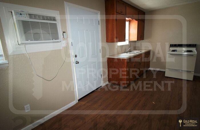 926 J R Ct - Photo 3 of 13
