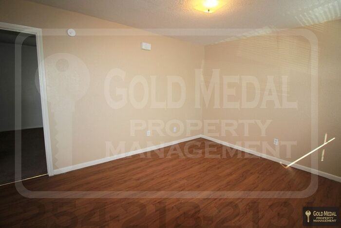 926 J R Ct - Photo 5 of 13