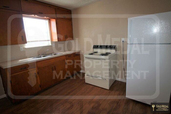 926 J R Ct - Photo 6 of 13