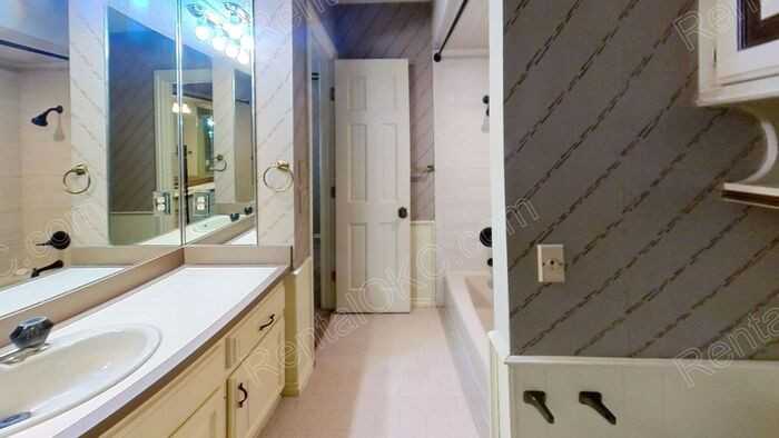 911 Leisure Dr - Photo 3 of 25