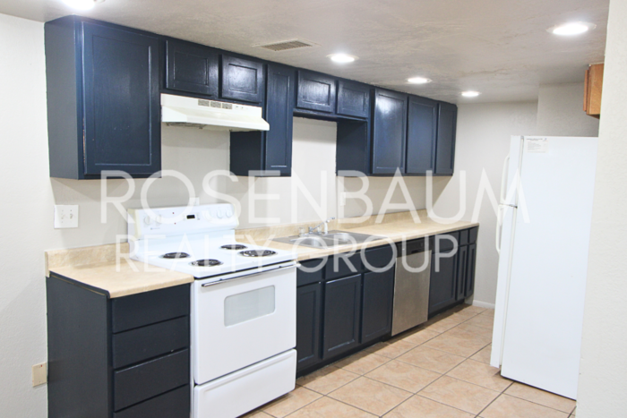 4603 East Jones Avenue - Photo 3 of 16