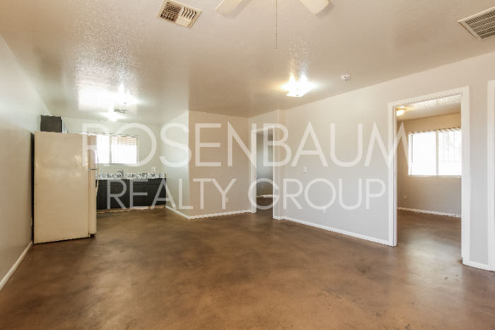 918 S 1st Ave #2 - Photo 4 of 17