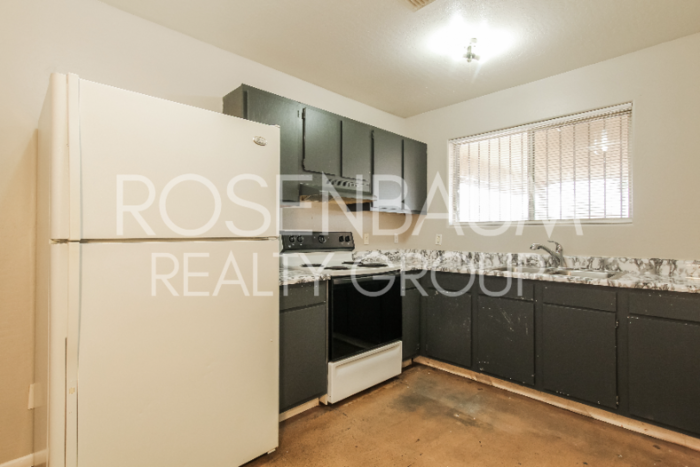 918 S 1st Ave #2 - Photo 7 of 17