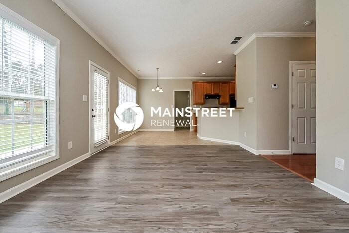 349 Plantation Cir - Photo 3 of 17