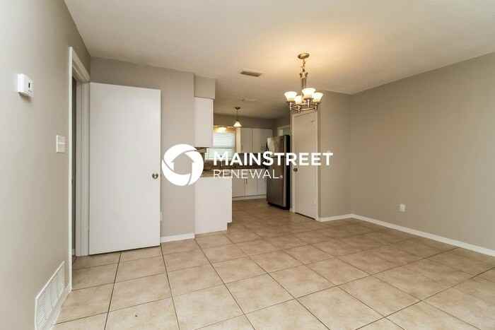 1027 Spring Garden St - Photo 4 of 16