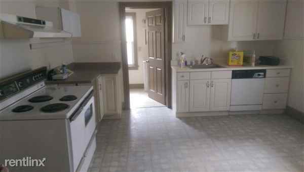 407 Pennsylvania Ave - Photo 3 of 13