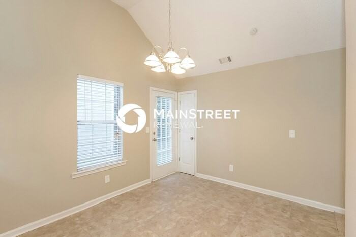 1136 Oakwood Manor Ct - Photo 5 of 15