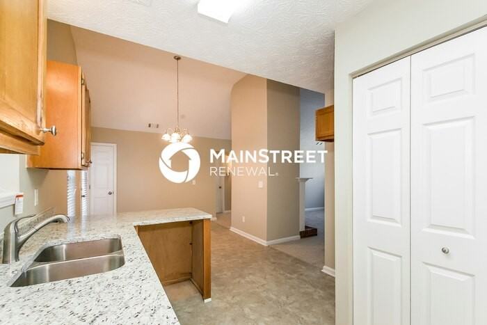 1136 Oakwood Manor Ct - Photo 7 of 15