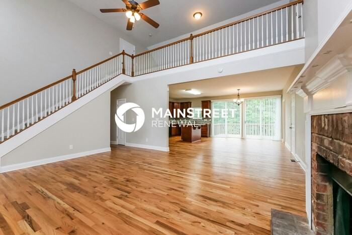 136 Lawrence Dr - Photo 3 of 18