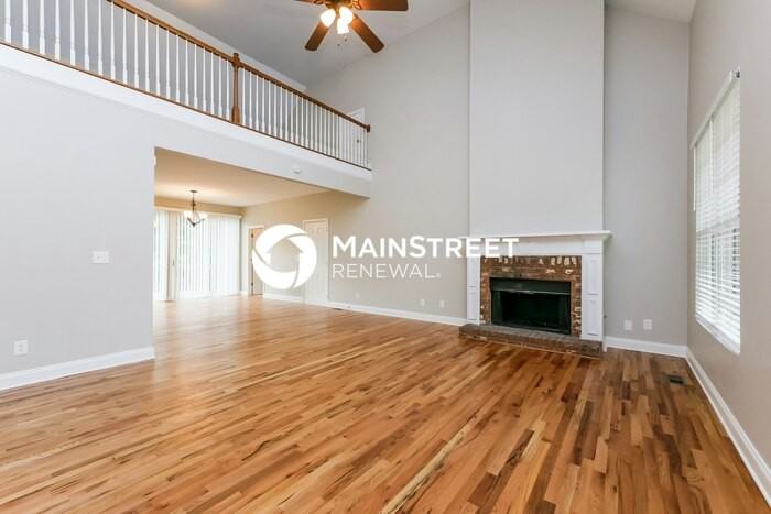 136 Lawrence Dr - Photo 4 of 18