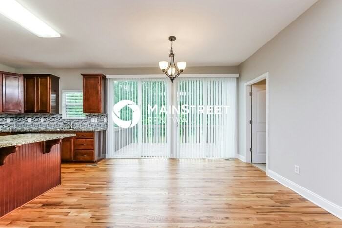 136 Lawrence Dr - Photo 6 of 18