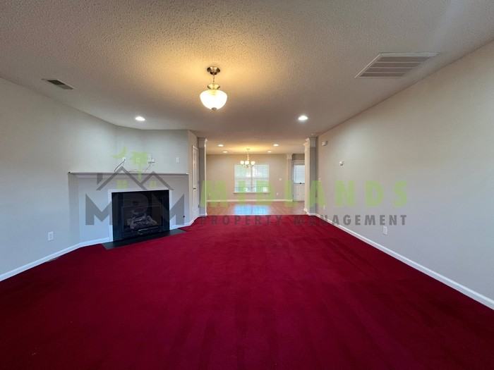 101 Baltic Ct - Photo 5 of 45