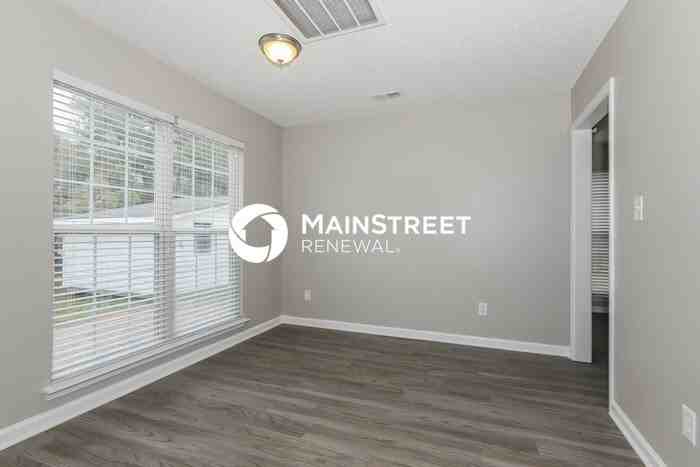 7009 Gatwick Lane - Photo 4 of 17