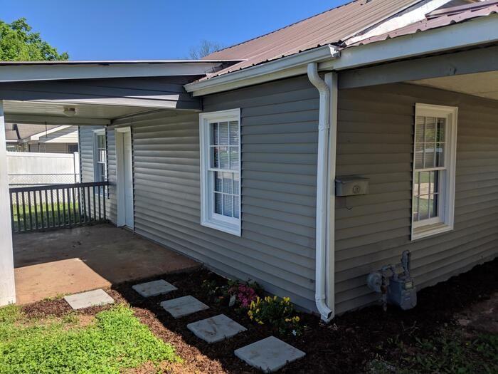 1516 Oakwood Avenue Northwest - Photo 2 of 16