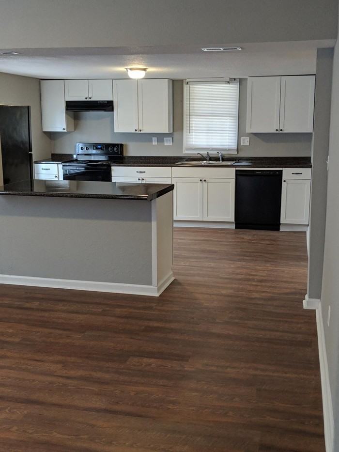 1516 Oakwood Avenue Northwest - Photo 3 of 16