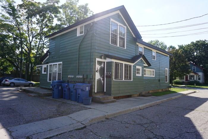 422 W Dutton St #1 - Photo 2 of 9