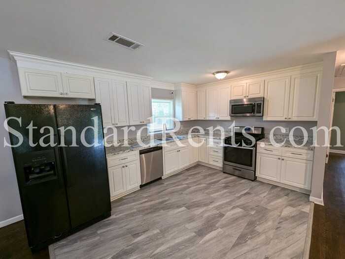 389 Woodstock Dr Sw - Photo 4 of 11