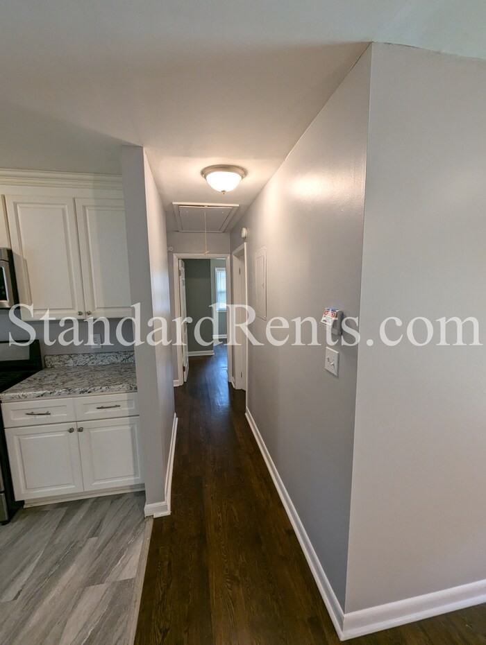 389 Woodstock Dr Sw - Photo 5 of 11