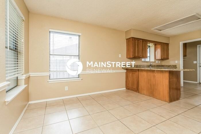 744 Santa Fe Trl - Photo 4 of 16