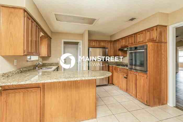 744 Santa Fe Trl - Photo 5 of 16