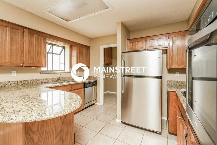 744 Santa Fe Trl - Photo 6 of 16