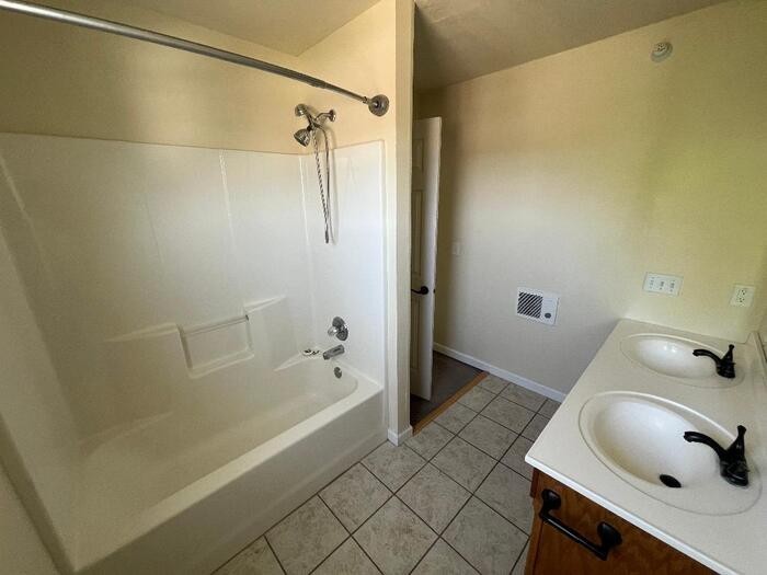 525 Sprague Ave #4 - Photo 5 of 8