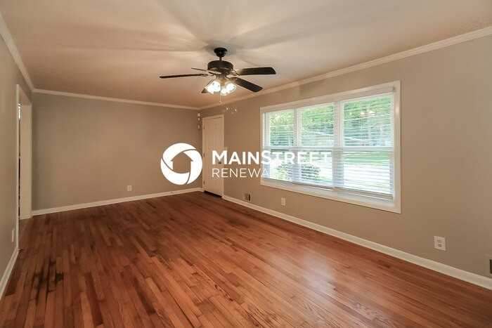 2745 Westford Ct - Photo 3 of 18