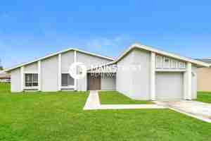 featured image of 820 E Flag Ln