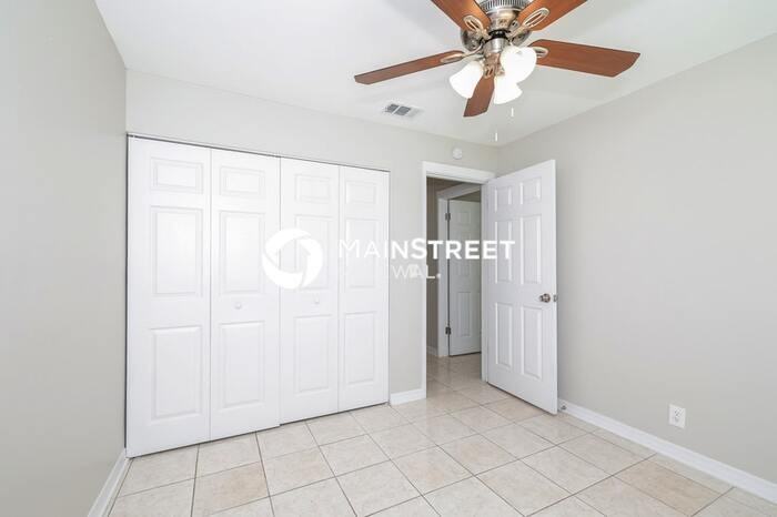 820 E Flag Ln - Photo 2 of 17