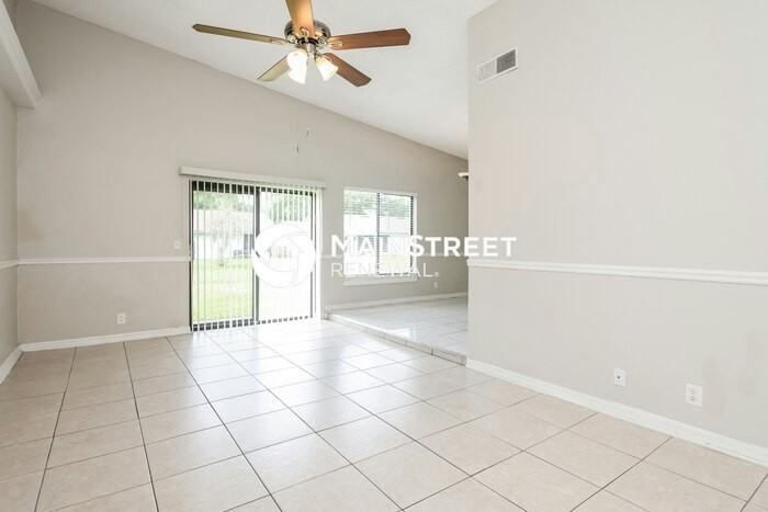 820 E Flag Ln - Photo 4 of 17