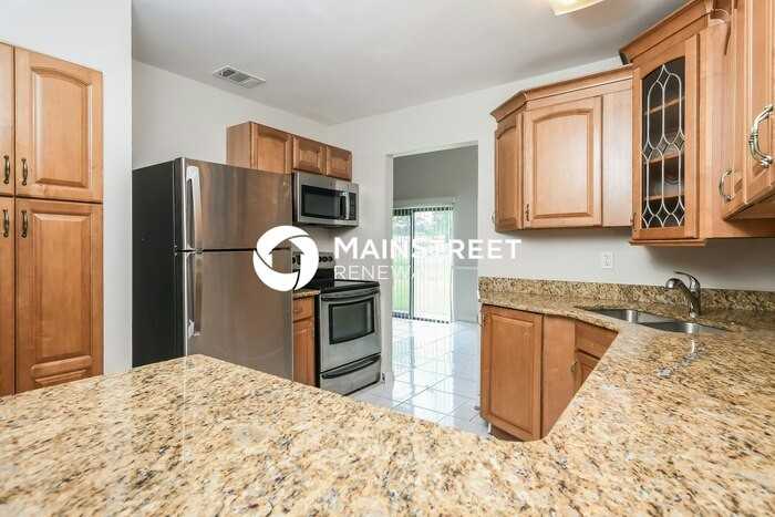 820 E Flag Ln - Photo 6 of 17