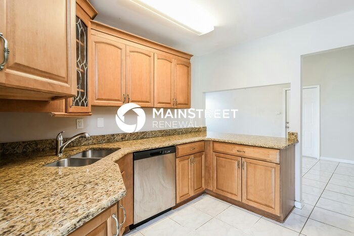 820 E Flag Ln - Photo 7 of 17