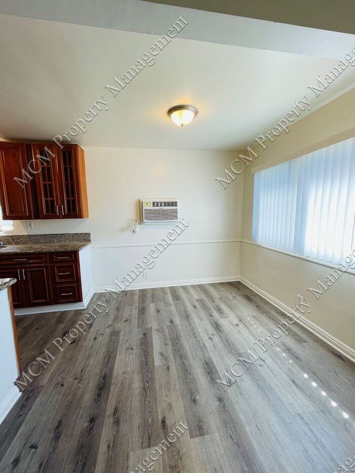 19419 Victory Boulevard #2 - Photo 3 of 11