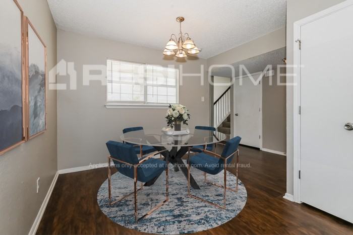 2140 Chatham Square Ct - Photo 4 of 17