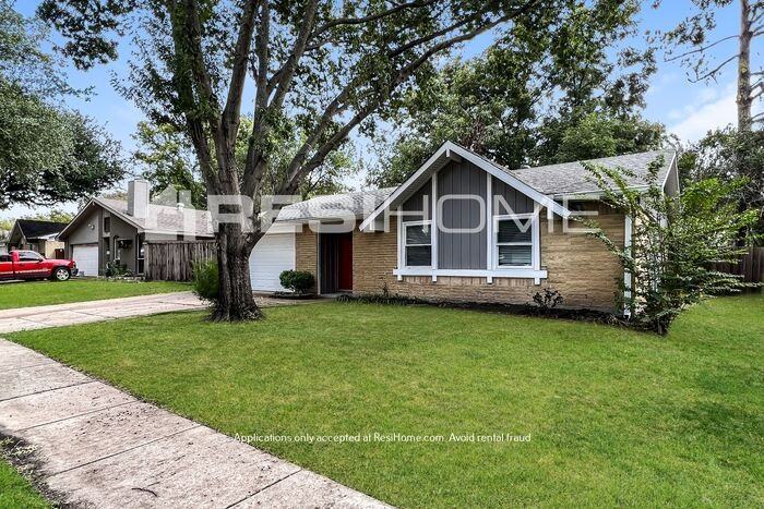 338 Bluebonnet Trl - Photo 2 of 17