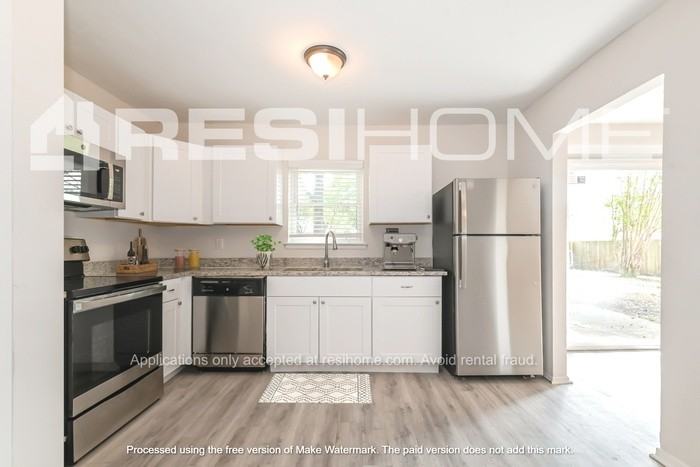 338 Bluebonnet Trl - Photo 4 of 17