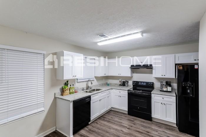 793 Ashley Ln - Photo 2 of 19