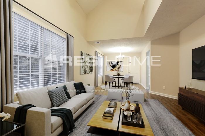 793 Ashley Ln - Photo 3 of 19